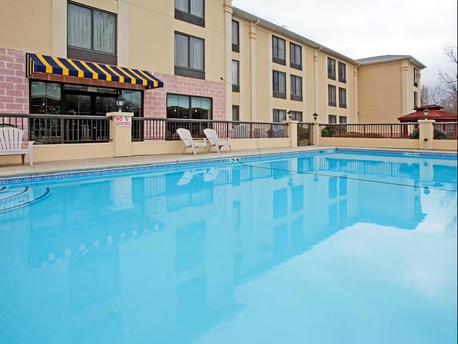 Holiday Inn Express & Suites Charlotte Arpt-Belmont By Ihg Zewnętrze zdjęcie