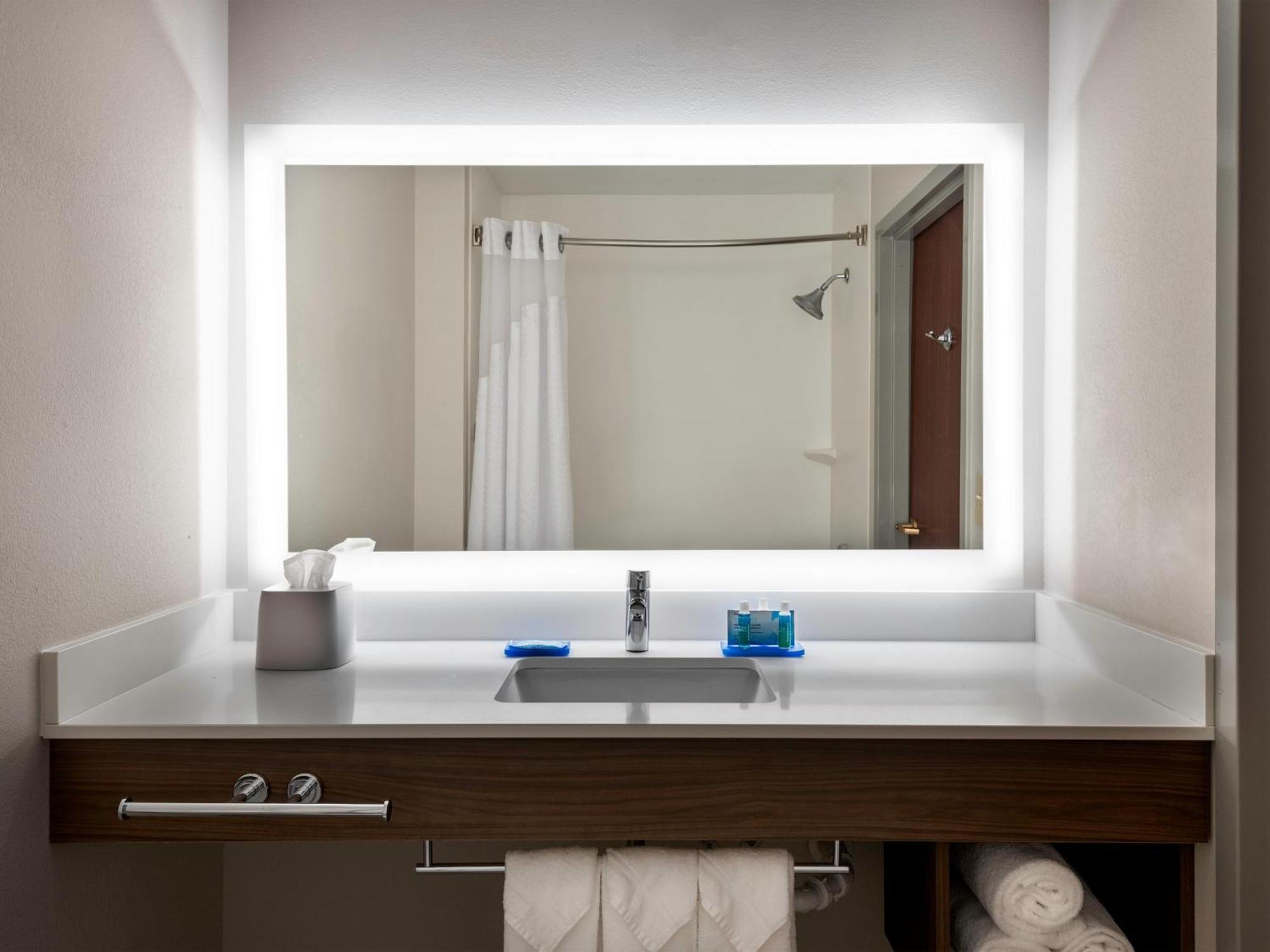 Holiday Inn Express & Suites Charlotte Arpt-Belmont By Ihg Zewnętrze zdjęcie